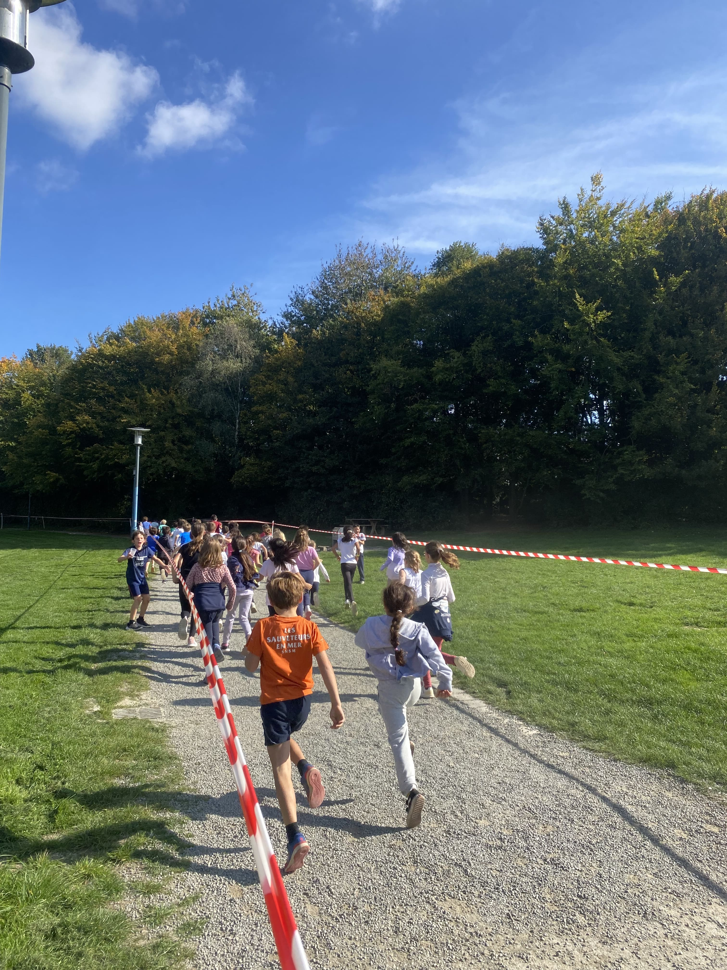Exposition, dictée et course pour sensibiliser les lycéens à la précarité et la solidarité-1